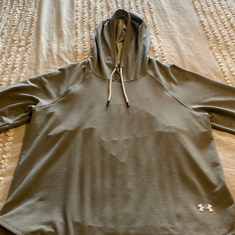 Women’s Under armor hoodie size XL